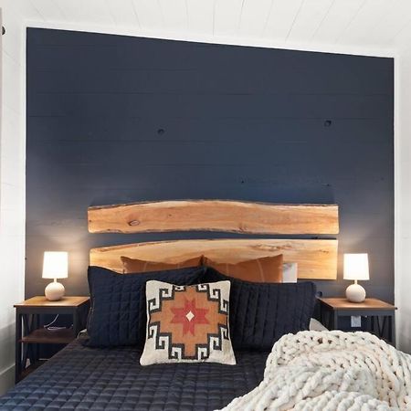 Charming & Freshly Restored Farmhouse 1 Mile From Center Of Stowe Exterior photo